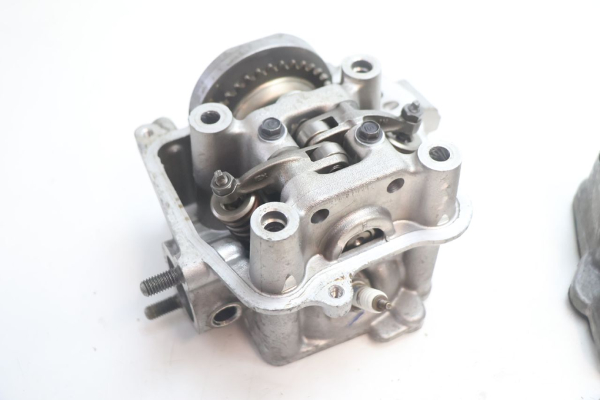 photo de GŁOWICA CYLINDRÓW HONDA PCX (JF28) 125 (2009 - 2011) - Inny kąt widzenia