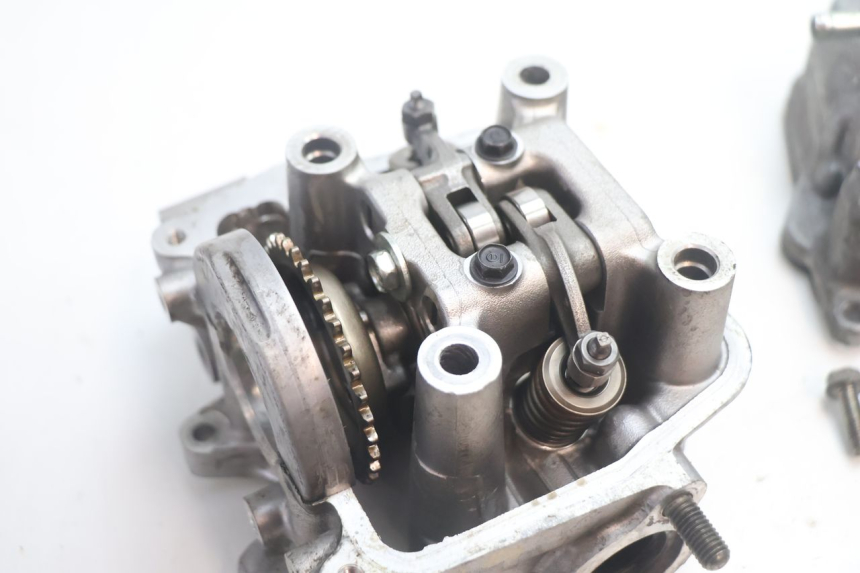 photo de GŁOWICA CYLINDRÓW HONDA PCX (JF28) 125 (2009 - 2011) - Zbliżenie techniczne