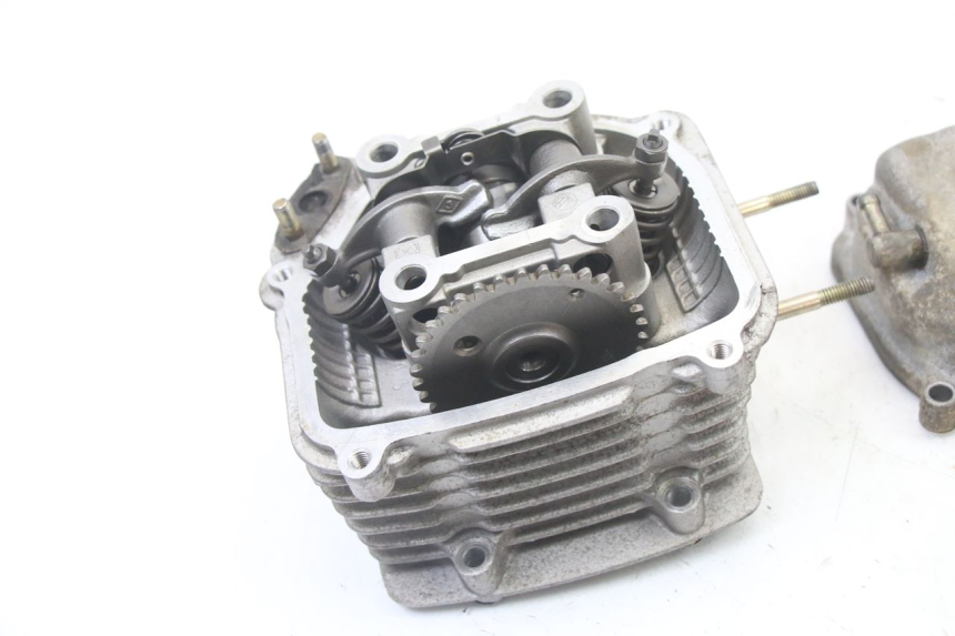 photo de GŁOWICA CYLINDRÓW PEUGEOT VIVACITY 125 (2010 - 2017) - Zbliżenie komponentów