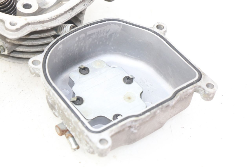 photo de GŁOWICA SILNIKA TNT MOTOR ROMA 10' 4T 50 (2007 - 2018) - Szczegóły charakterystyczne