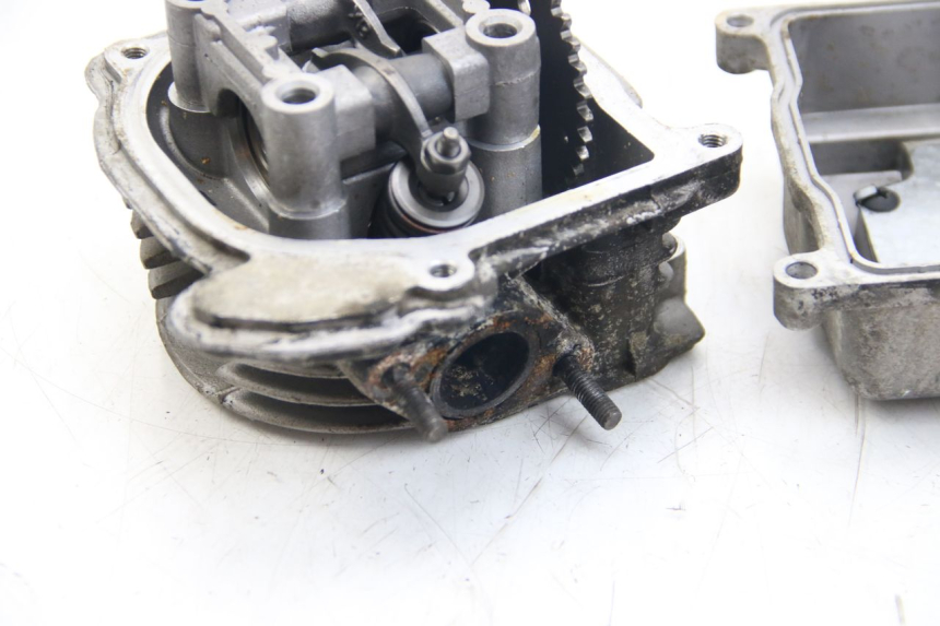 photo de GŁOWICA CYLINDRÓW TNT MOTOR ROMA 10' 4T 50 (2019 - 2022) - Zbliżenie techniczne