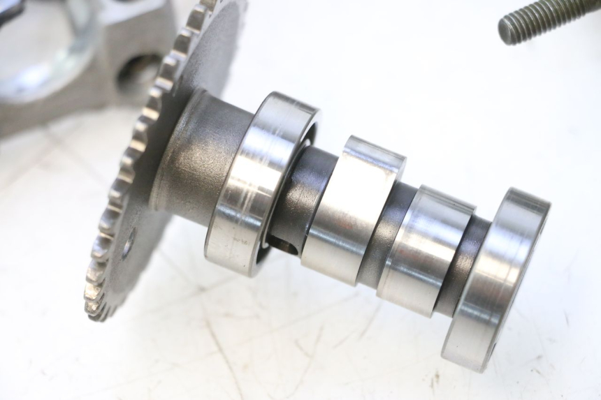 photo de GŁOWICA CYLINDRÓW JM MOTORS SANTANA 50 (2014 - 2023) - Struktura - zbliżenie
