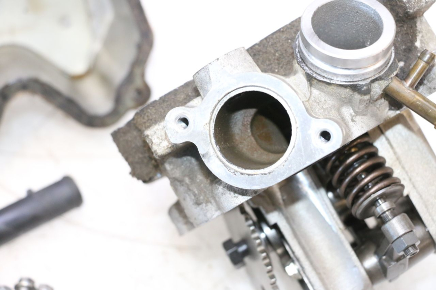 photo de GŁOWICA CYLINDRA PEUGEOT SATELIS COMPRESSOR K15 125 (2006 - 2009) - Oznaczenia i referencje