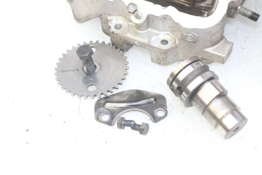 photo de GŁOWICA CYLINDRÓW PEUGEOT SATELIS 125 (2010 - 2012) - Widok profilu