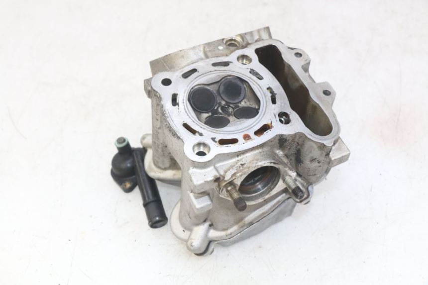 photo de GŁOWICA CYLINDRÓW PEUGEOT SATELIS 125 (2010 - 2012) - Zbliżenie techniczne
