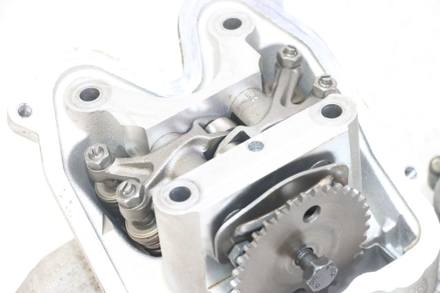 photo de GŁOWICA SILNIKA PEUGEOT SATELIS 125 (2013 - 2018) - Struktura - zbliżenie