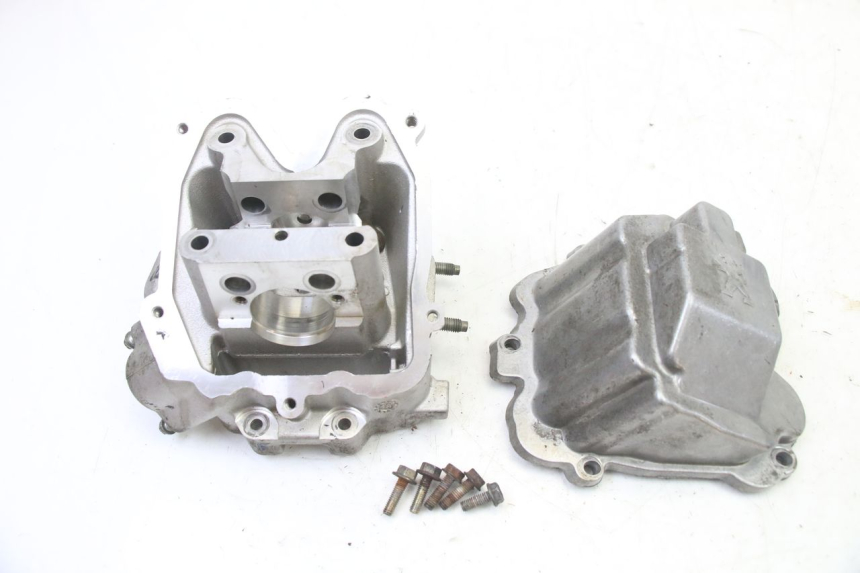 photo de GŁOWICA SILNIKA PEUGEOT SATELIS 125 (2013 - 2018) - Zbliżenie techniczne