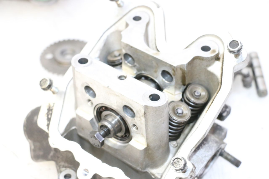 photo de GŁOWICA SILNIKA PEUGEOT SATELIS 125 (2013 - 2018) - Widok z bliska