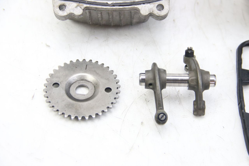 photo de GŁOWICA CYLINDRÓW APRILIA SCARABEO 4T 50 (2009 - 2017) - Zoom jakości