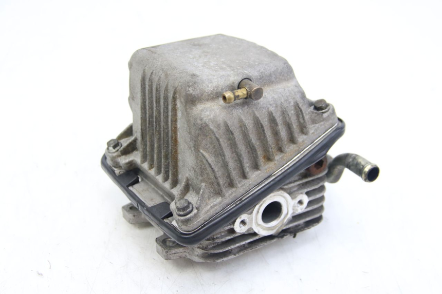 photo de GŁOWICA CYLINDRÓW APRILIA SCARABEO 4T 50 (2009 - 2017) - Zbliżenie techniczne