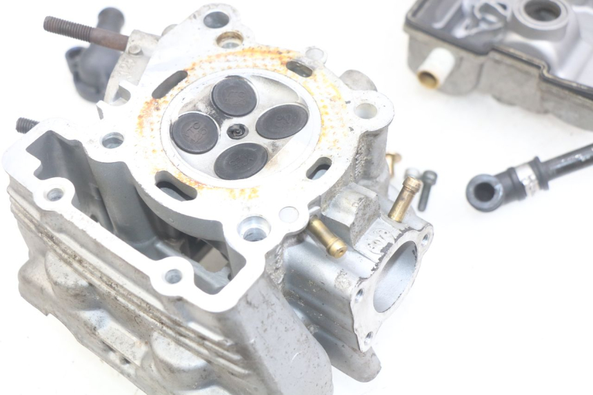 photo de GŁOWICA CYLINDRA APRILIA SCARABEO LIGHT 125 (2007 - 2011) - Szczegóły charakterystyczne