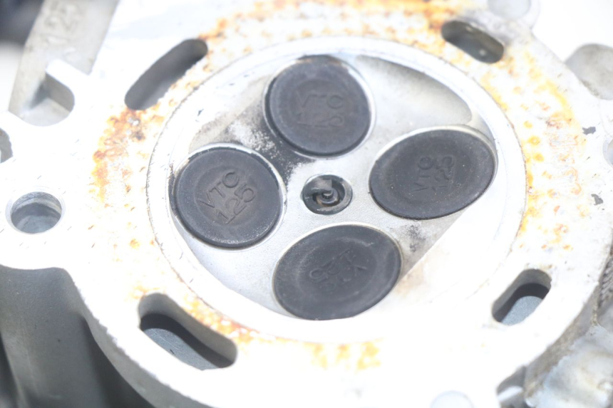 photo de GŁOWICA CYLINDRA APRILIA SCARABEO LIGHT 125 (2007 - 2011) - Zbliżenie komponentów