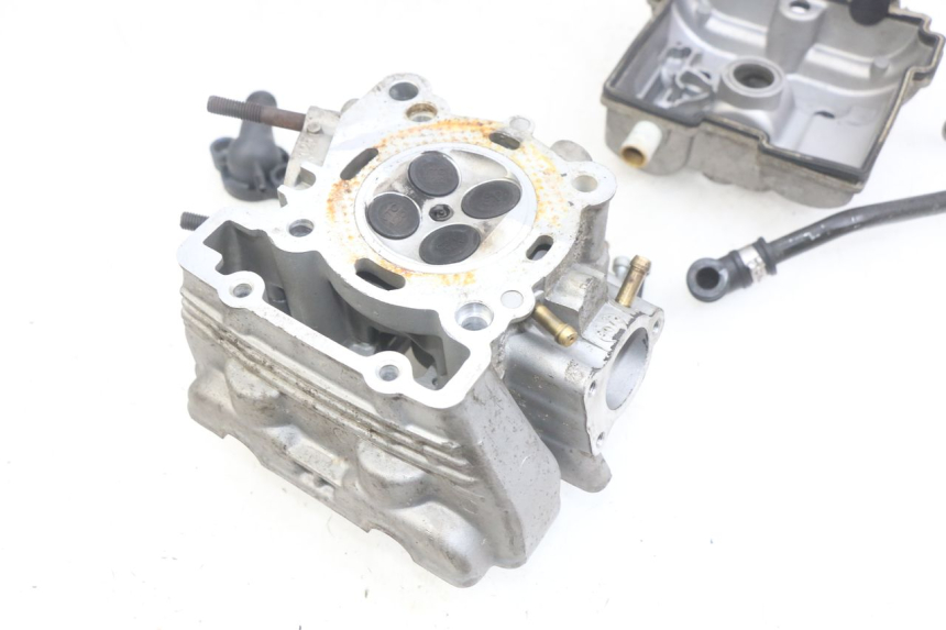 photo de GŁOWICA CYLINDRA APRILIA SCARABEO LIGHT 125 (2007 - 2011) - Widok z bliska