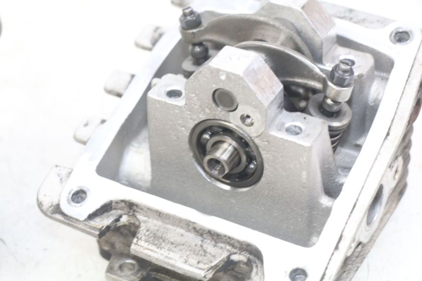 photo de GŁOWICA CYLINDRÓW APRILIA SCARABEO 100 (2003 - 2012) - Zbliżenie komponentów