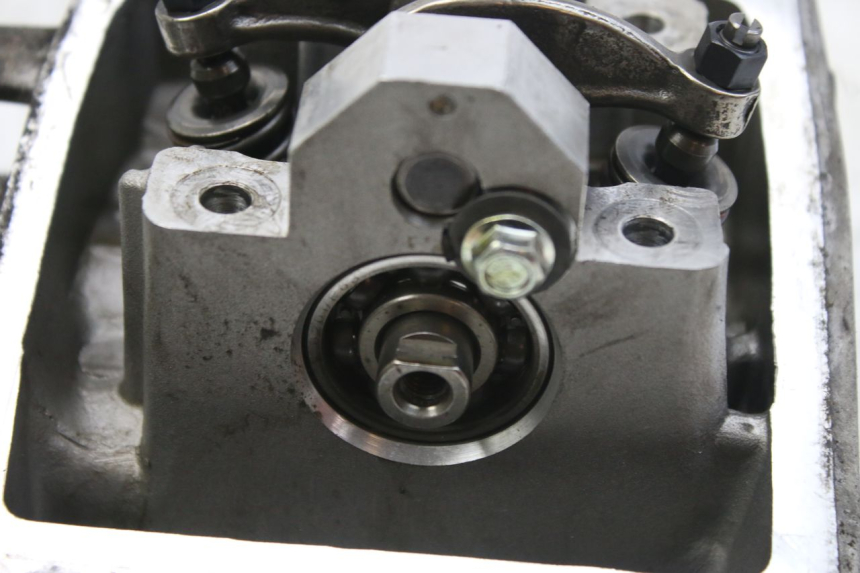 photo de GŁOWICA CYLINDRÓW APRILIA SCARABEO 100 (2003 - 2012) - Zbliżenie techniczne