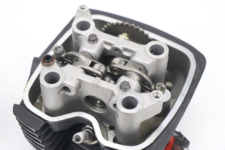 photo de GŁOWICA CYLINDRÓW MASAI SCRAMBLER 125 (2018 - 2020) - Zbliżenie techniczne