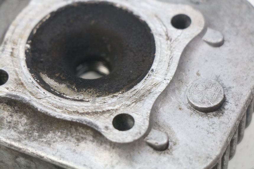 photo de GŁOWICA CYLINDRÓW YAMAHA SLIDER NAKED 50 (2004 - 2018) - Inny kąt widzenia