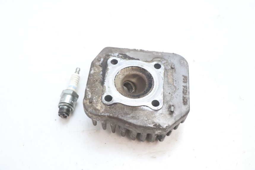photo de GŁOWICA CYLINDRA PEUGEOT SPEEDFIGHT 2 AC 50 (2000 - 2009) - Zbliżenie techniczne