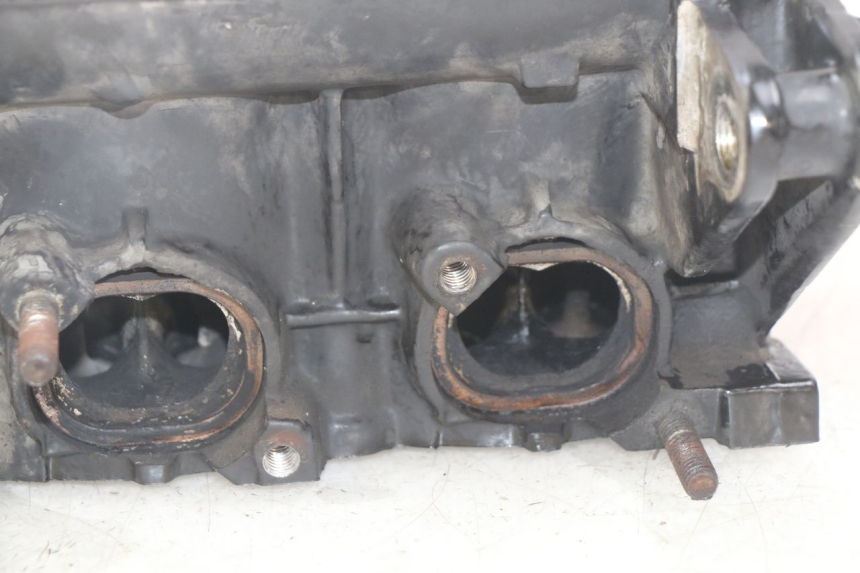 photo de GŁOWICA CYLINDRÓW TRIUMPH SPRINT ST 955 (1999 - 2001) - Widok z bliska