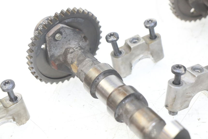 photo de GŁOWICA CYLINDRÓW TRIUMPH SPRINT ST 955 (1999 - 2001) - Inny kąt widzenia