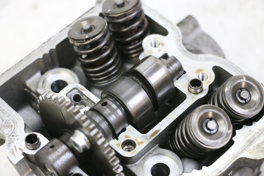 photo de GŁOWICA CYLINDRÓW SUZUKI BURGMAN 125 (2015 - 2017) - Szczegóły charakterystyczne