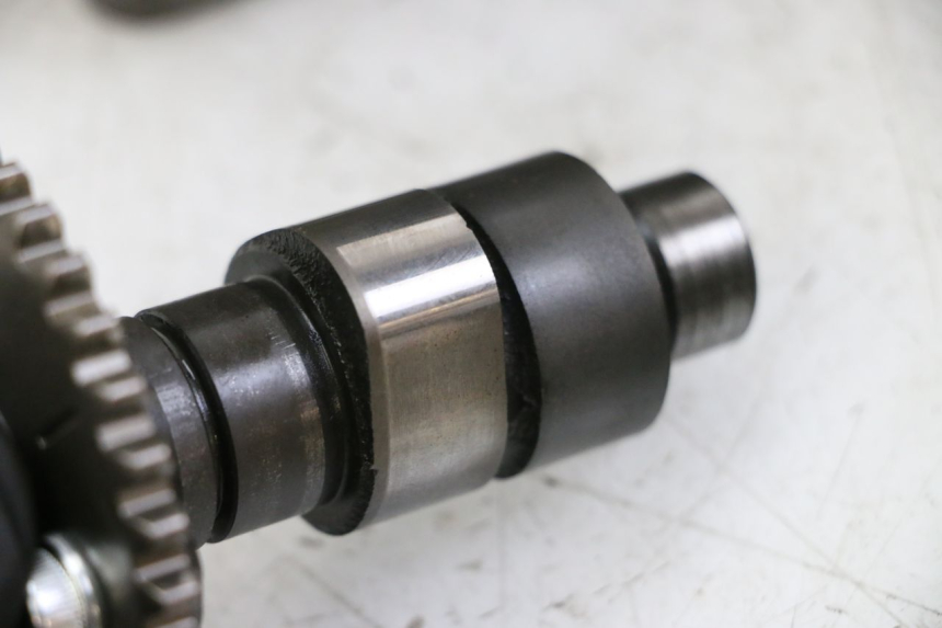 photo de GŁOWICA CYLINDRÓW SUZUKI BURGMAN 125 (2015 - 2017) - Zbliżenie komponentów