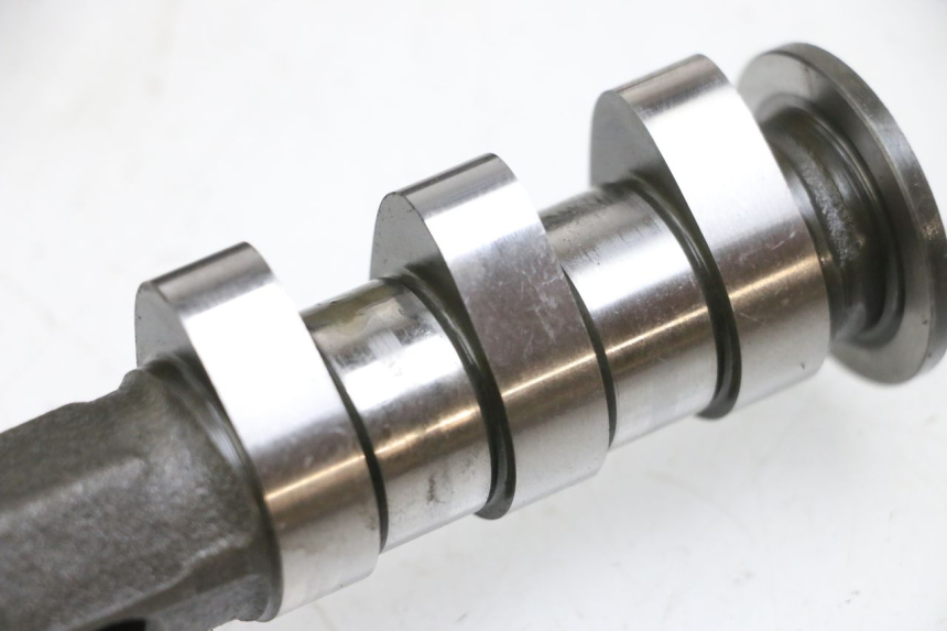 photo de GŁOWICA SILNIKA YAMAHA TDM ABS 900 (2002 - 2014) - Struktura - zbliżenie