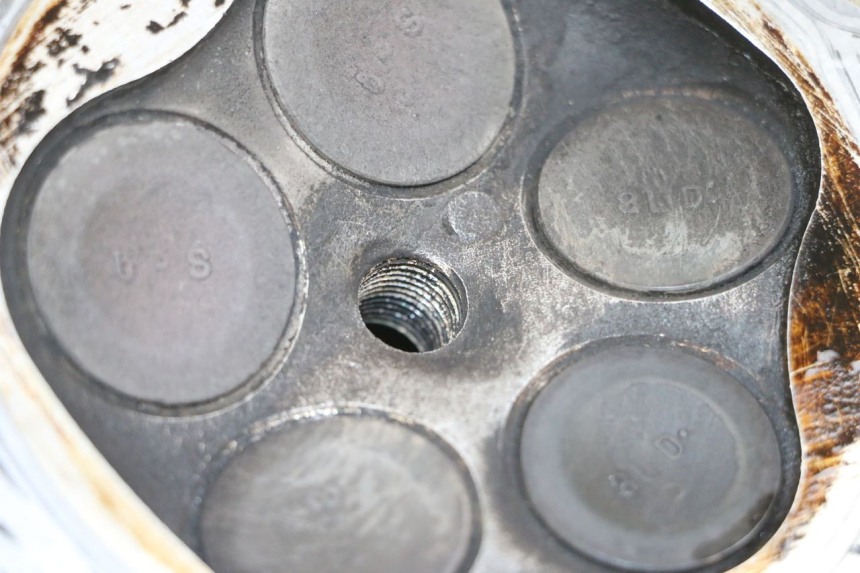 photo de GŁOWICA SILNIKA YAMAHA TDM ABS 900 (2002 - 2014) - Zoom stanu zużycia