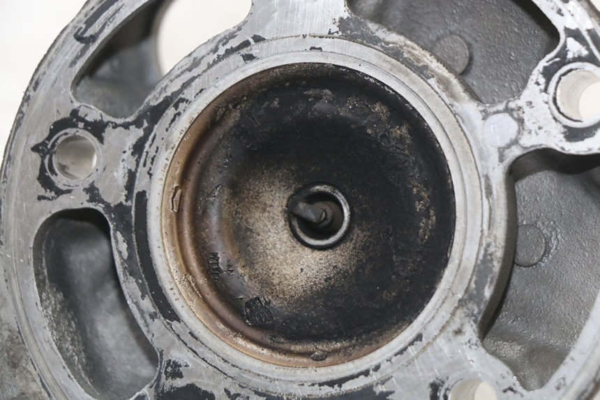 photo de GŁOWICA CYLINDRA YAMAHA TDR DELTABOX 125 (1997 - 2003) - Zbliżenie techniczne