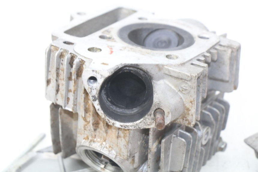 photo de GŁOWICA SILNIKA NITRO MOTORS THUNDER 125 - Zbliżenie techniczne