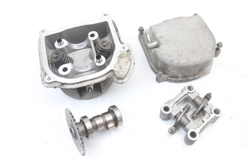 photo de GŁOWICA CYLINDRÓW TNT MOTOR ROMA 10' 4T 50 (2019 - 2022) - Zbliżenie techniczne