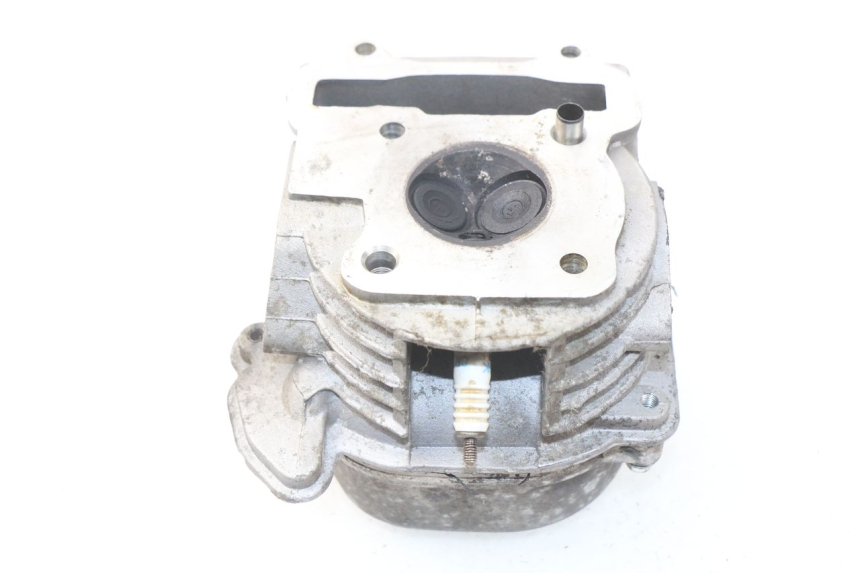 photo de GŁOWICA CYLINDRÓW PEUGEOT V-CLIC VCLIC 50 (2007 - 2013) - Szczegół części