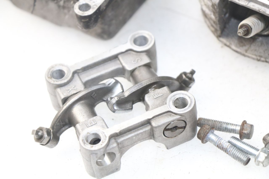 photo de GŁOWICA CYLINDRÓW PEUGEOT V-CLIC VCLIC 50 (2007 - 2013) - Szczegóły charakterystyczne