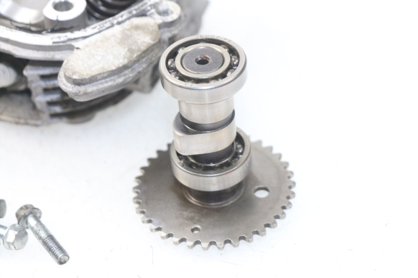 photo de GŁOWICA CYLINDRÓW PEUGEOT V-CLIC VCLIC 50 (2007 - 2013) - Oznaczenia i referencje