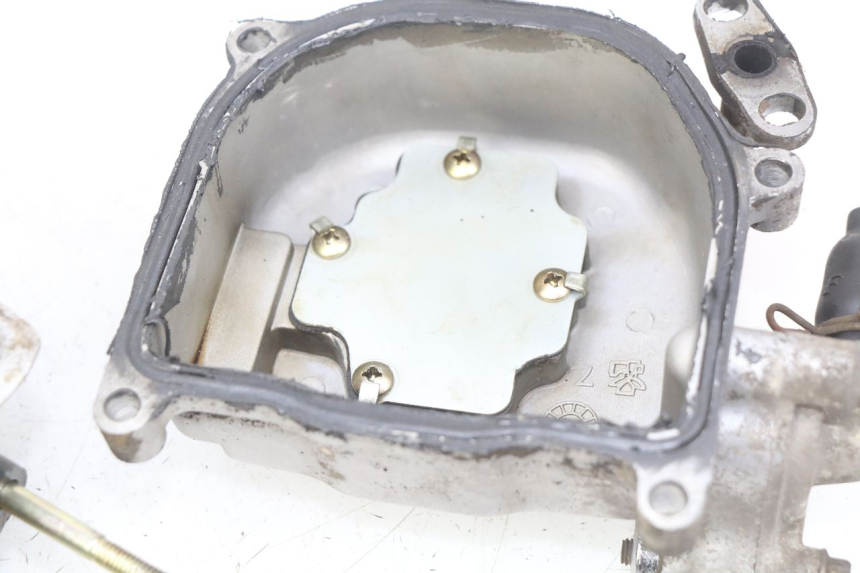 photo de GŁOWICA CYLINDRÓW PEUGEOT V-CLIC VCLIC 50 (2007 - 2013) - Zbliżenie komponentów