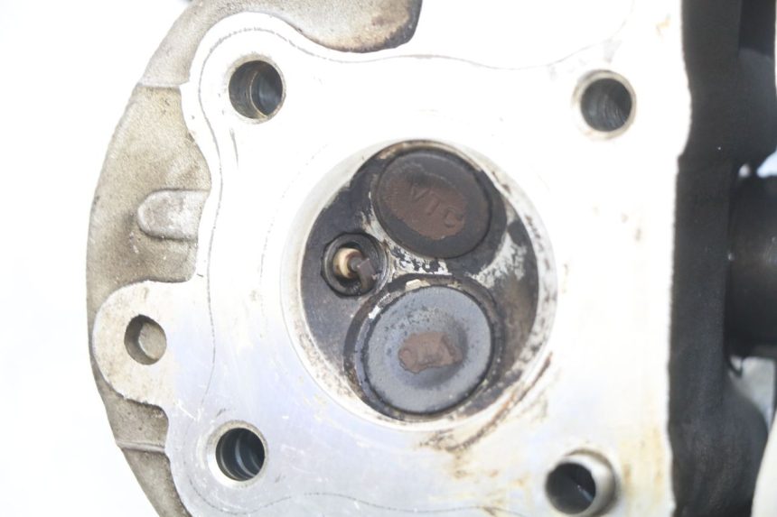 photo de GŁOWICA CYLINDRÓW PEUGEOT V-CLIC VCLIC 50 (2007 - 2013) - Inny kąt widzenia