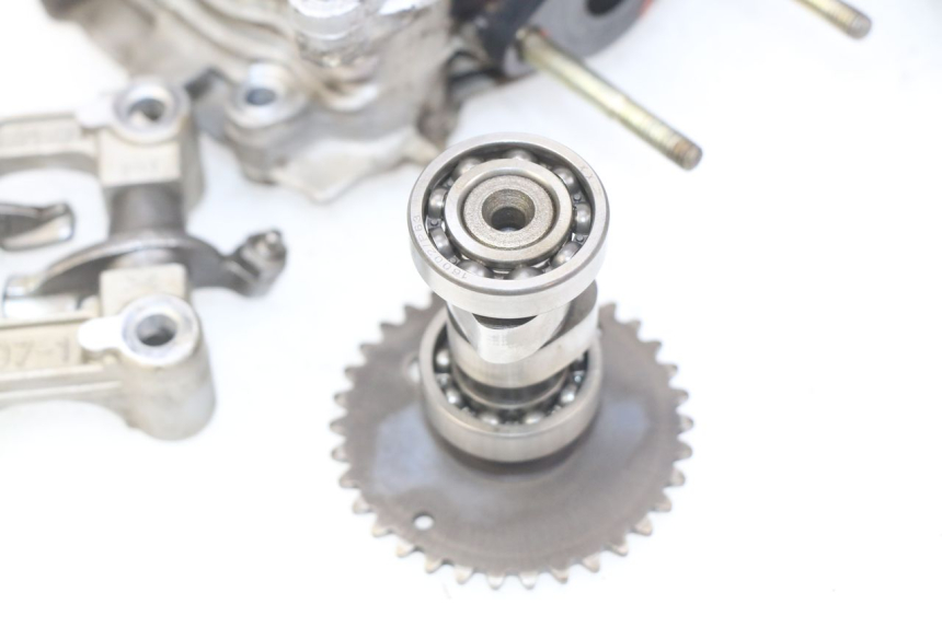 photo de GŁOWICA CYLINDRÓW PEUGEOT V-CLIC VCLIC 50 (2007 - 2013) - Oznaczenia i referencje