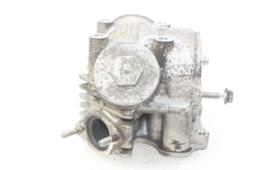 photo de GŁOWICA CYLINDRÓW PEUGEOT VIVACITY NEW 4T 50 (2008 - 2017) - Zbliżenie techniczne