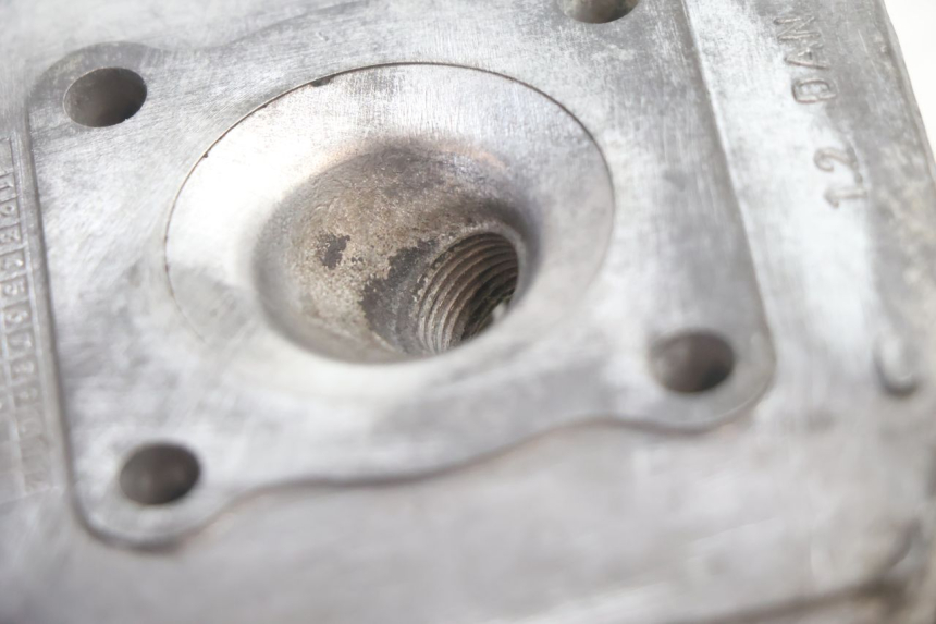 photo de GŁOWICA CYLINDRA PEUGEOT VIVACITY 50 (2004 - 2009) - Zbliżenie techniczne