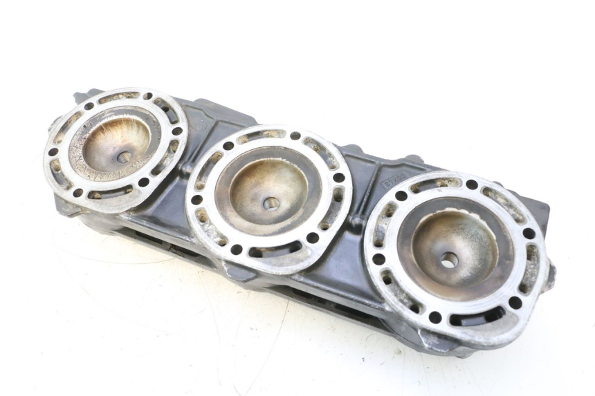 photo de GŁOWICA CYLINDRA YAMAHA WAVE RUNNER GP R 1200 (2000 - 2003) - Szczegół części