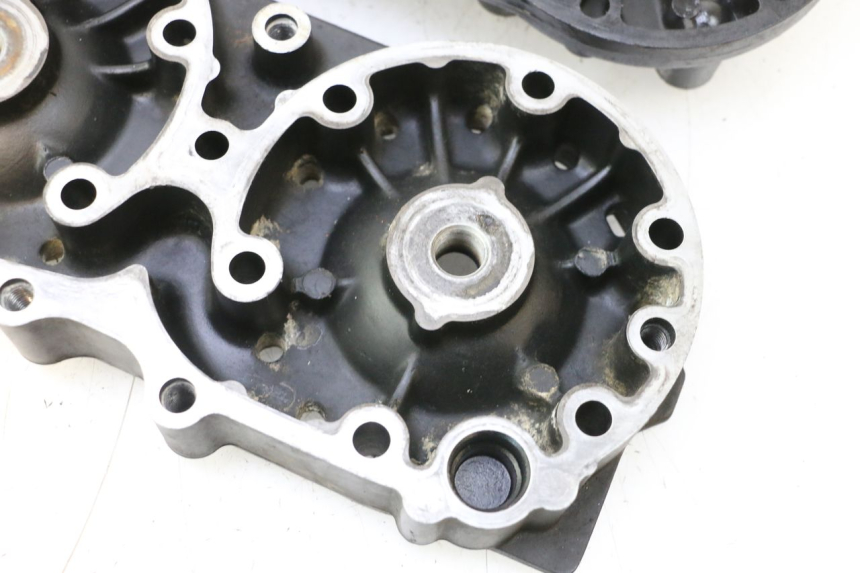 photo de GŁOWICA CYLINDRA YAMAHA WAVE RUNNER GP R 1200 (2000 - 2003) - Struktura - zbliżenie