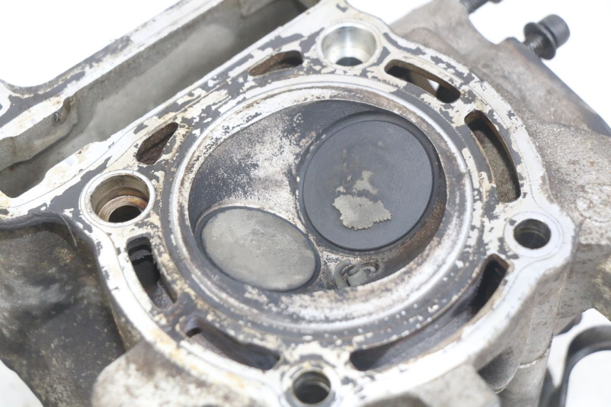 photo de GŁOWICA SILNIKA YAMAHA X-MAX XMAX 250 (2006 - 2009) - Struktura - zbliżenie