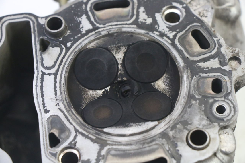 photo de GŁOWICA CYLINDRÓW PIAGGIO X9 EVOLUTION 125 (2003 - 2007) - Widok z bliska