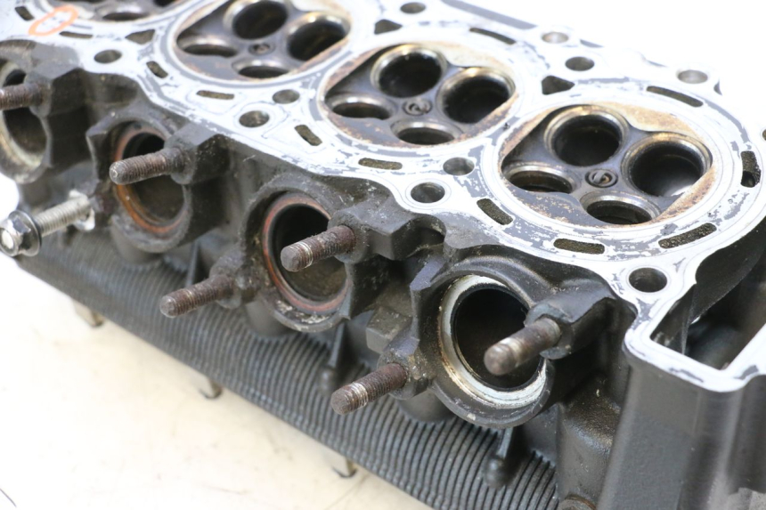 photo de GŁOWICA CYLINDRÓW YAMAHA XJ6 ABS 600 (2008 - 2016) - Inny kąt widzenia