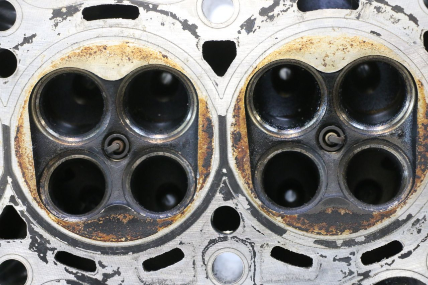 photo de GŁOWICA CYLINDRÓW YAMAHA XJ6 ABS 600 (2008 - 2016) - Część sprawdzona