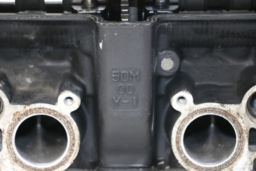 photo de GŁOWICA CYLINDRÓW YAMAHA FZS FAZER 600 (2001 - 2003) - Zbliżenie komponentów