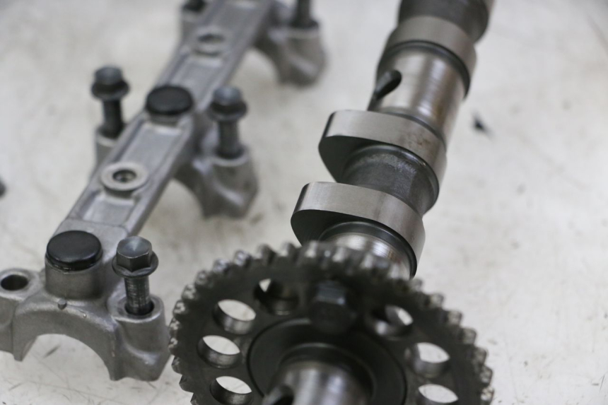 photo de GŁOWICA CYLINDRÓW YAMAHA FZS FAZER 600 (2001 - 2003) - Widok profilu