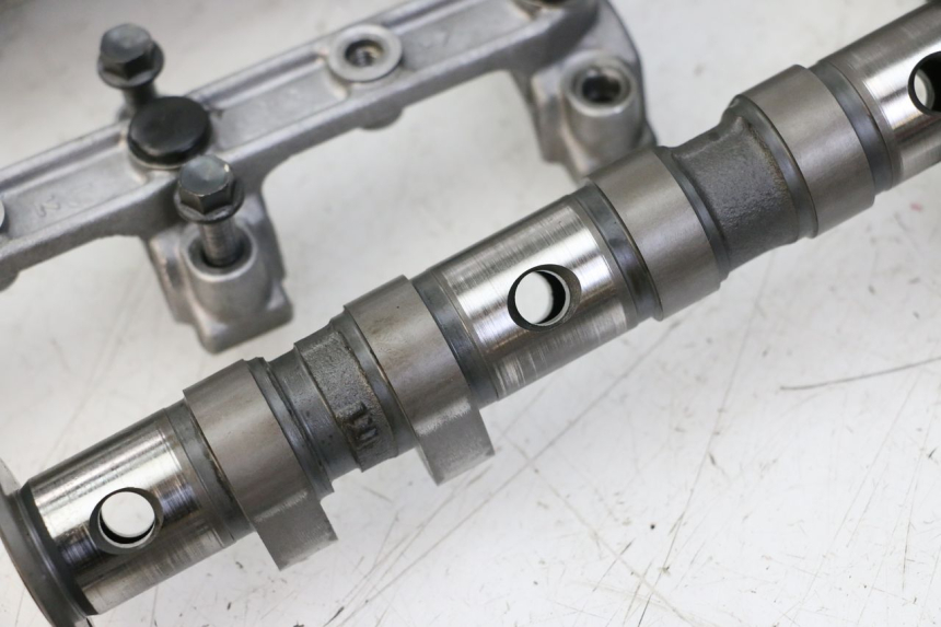 photo de GŁOWICA CYLINDRÓW YAMAHA FZS FAZER 600 (2001 - 2003) - Szczegół części