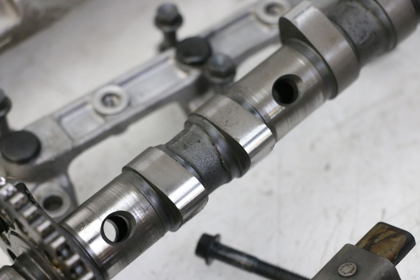 photo de GŁOWICA CYLINDRÓW YAMAHA FZS FAZER 600 (2001 - 2003) - Zoom stanu zużycia