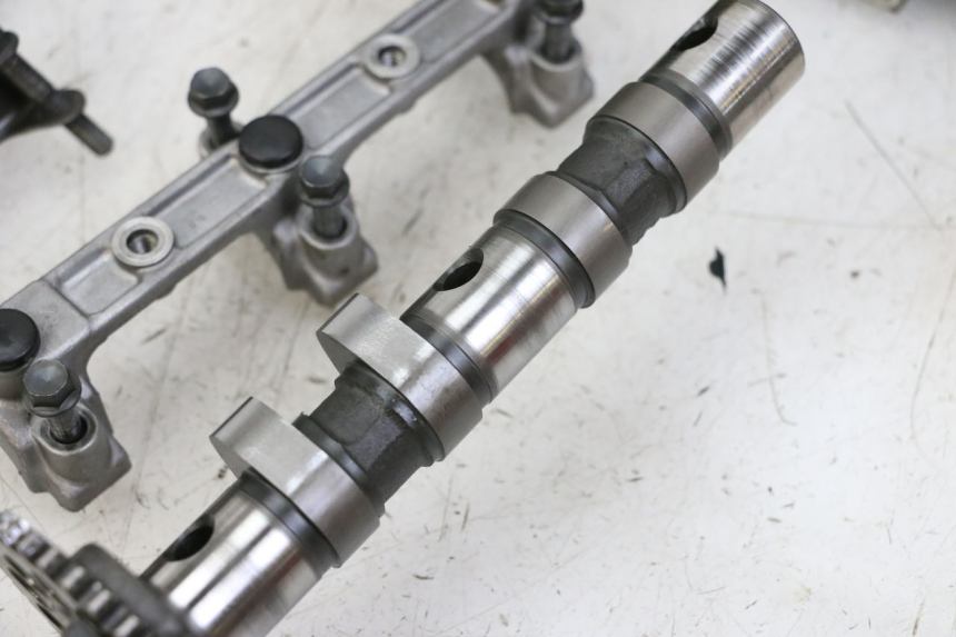 photo de GŁOWICA CYLINDRÓW YAMAHA FZS FAZER 600 (2001 - 2003) - Inny kąt widzenia